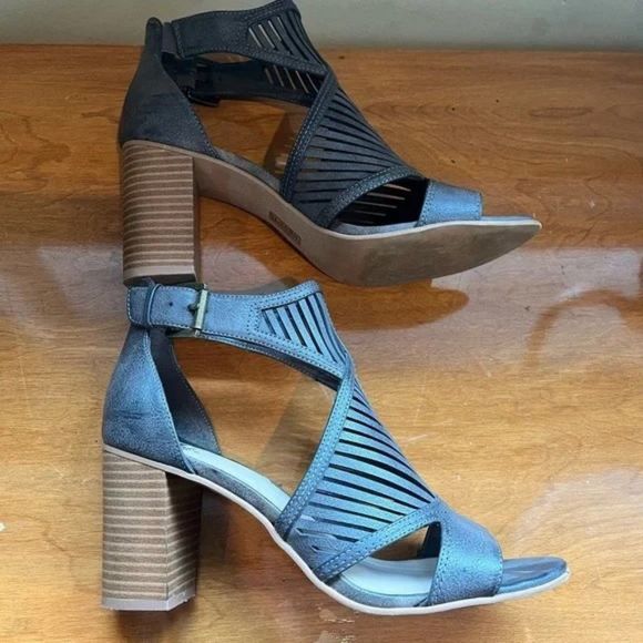 Fergalicious Shoes - Fergalicious grey block heel sandals